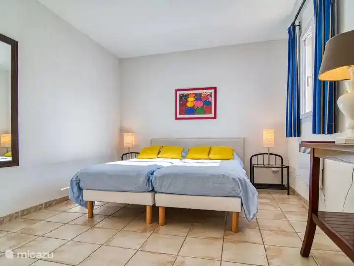 großes Schlafzimmer im Obergeschoss