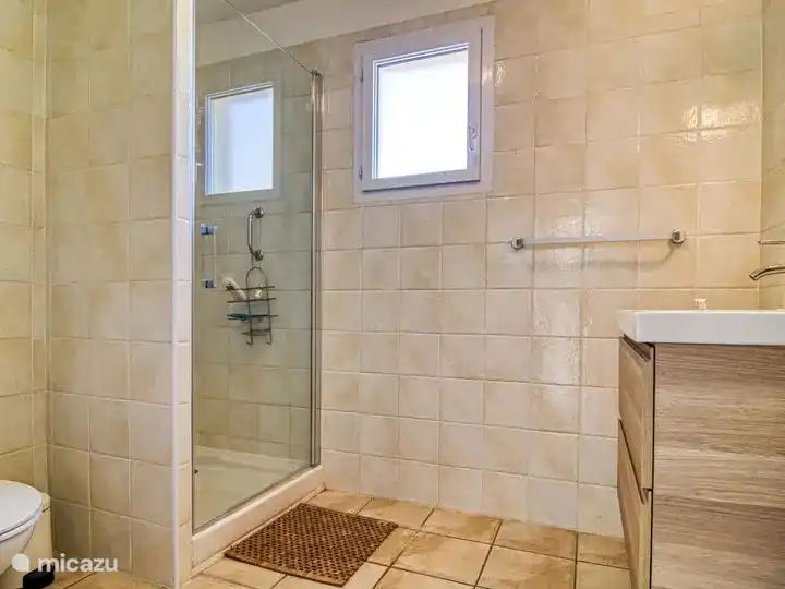 Badezimmer im Obergeschoss