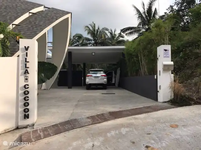 villa huren in Thailand, Ko Samui, Koh Samui – Villa Cocoon Koh Samui Uitzicht op de carport