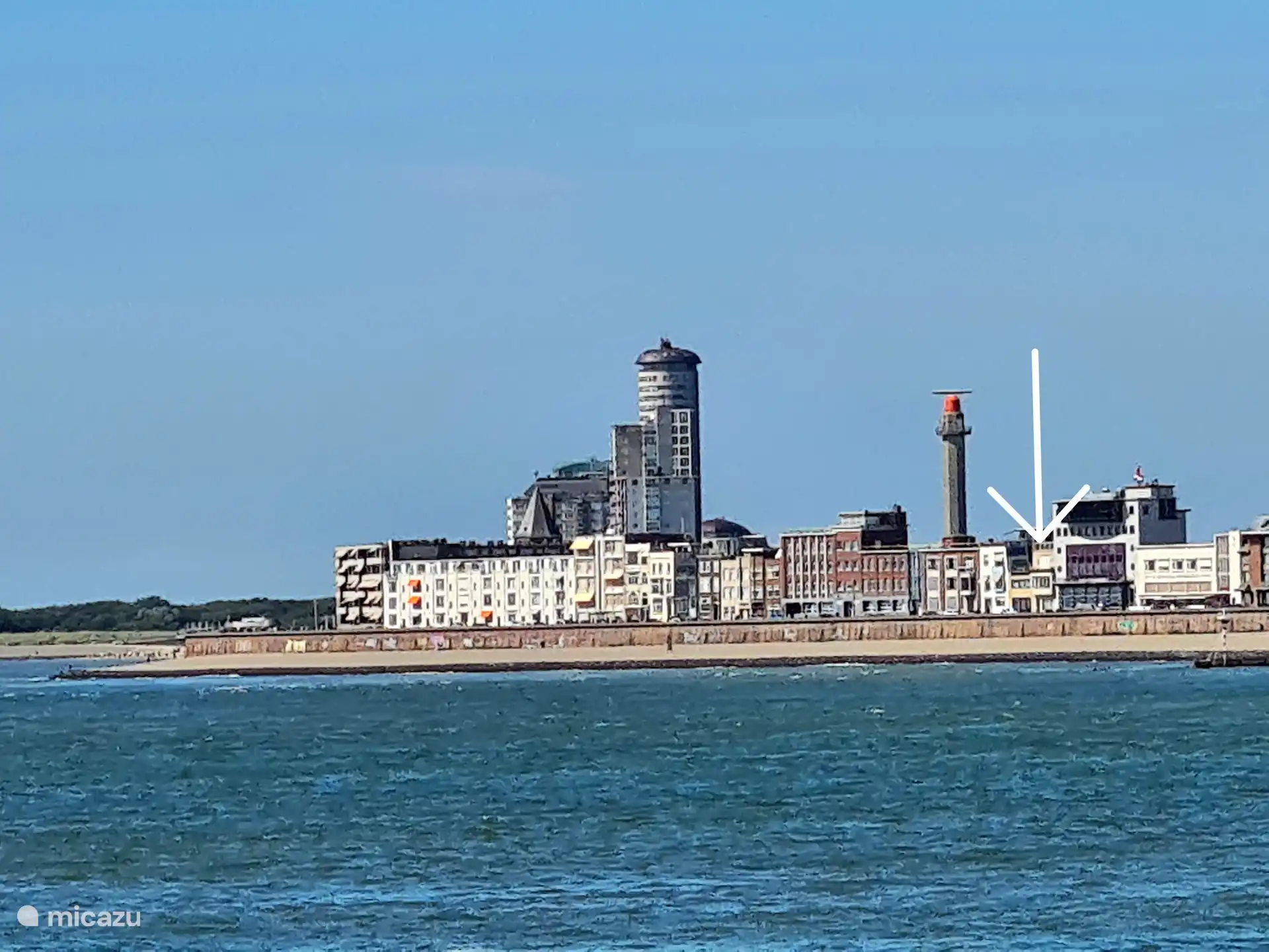 Ferienhaus mit Meerblick! Auf der linken Seite ist der Strand zu sehen und auf der rechten Seite gelangen Sie direkt zum historischen Stadtzentrum, alles innerhalb weniger hundert Meter erreichbar!