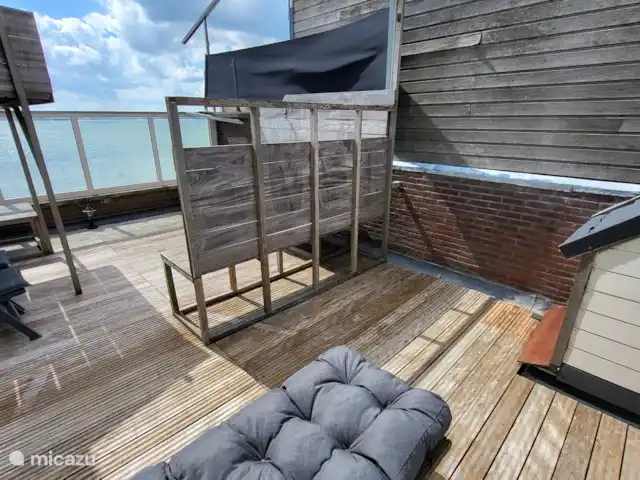 Maison de vacances vue mer | Pays-Bas, Zélande, Flessingue - maison de vacances Au-dessus de la maison de vacances se trouve une terrasse sur le toit (plus de 40 mètres carrés) avec beaucoup d'espace pour s'asseoir, bronzer et profiter de la vue à couper le souffle.