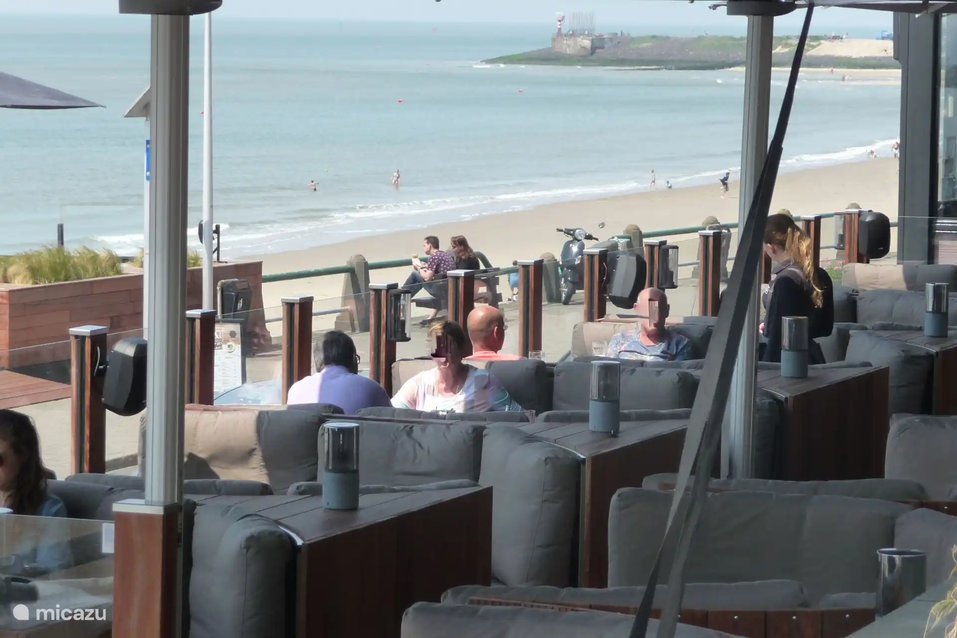 Eine der Terrassen am Boulevard von Vlissingen