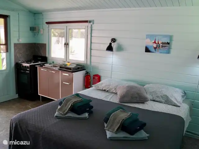 studio en Curazao, Curazao Centro, Santa Rosa-Scherpenheuvel – Estudio Rosa - apartamentos Aquila Cama con cocina