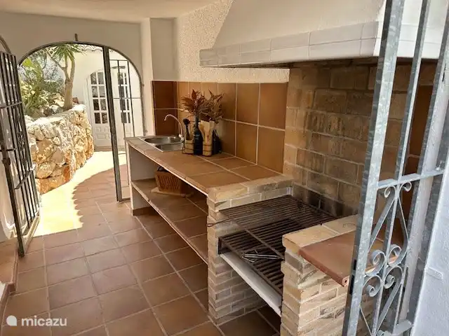 Outdoor kitchen 