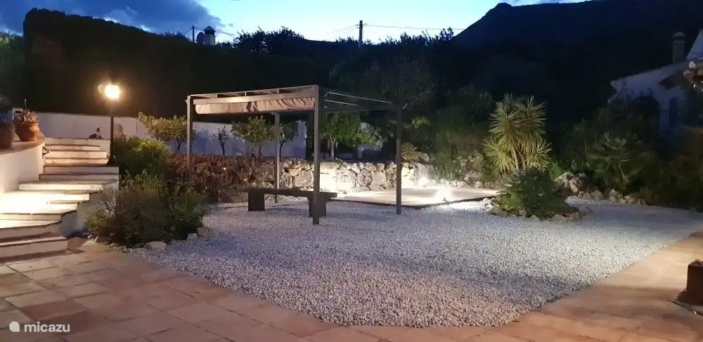 Vorgarten / Bouleplatz