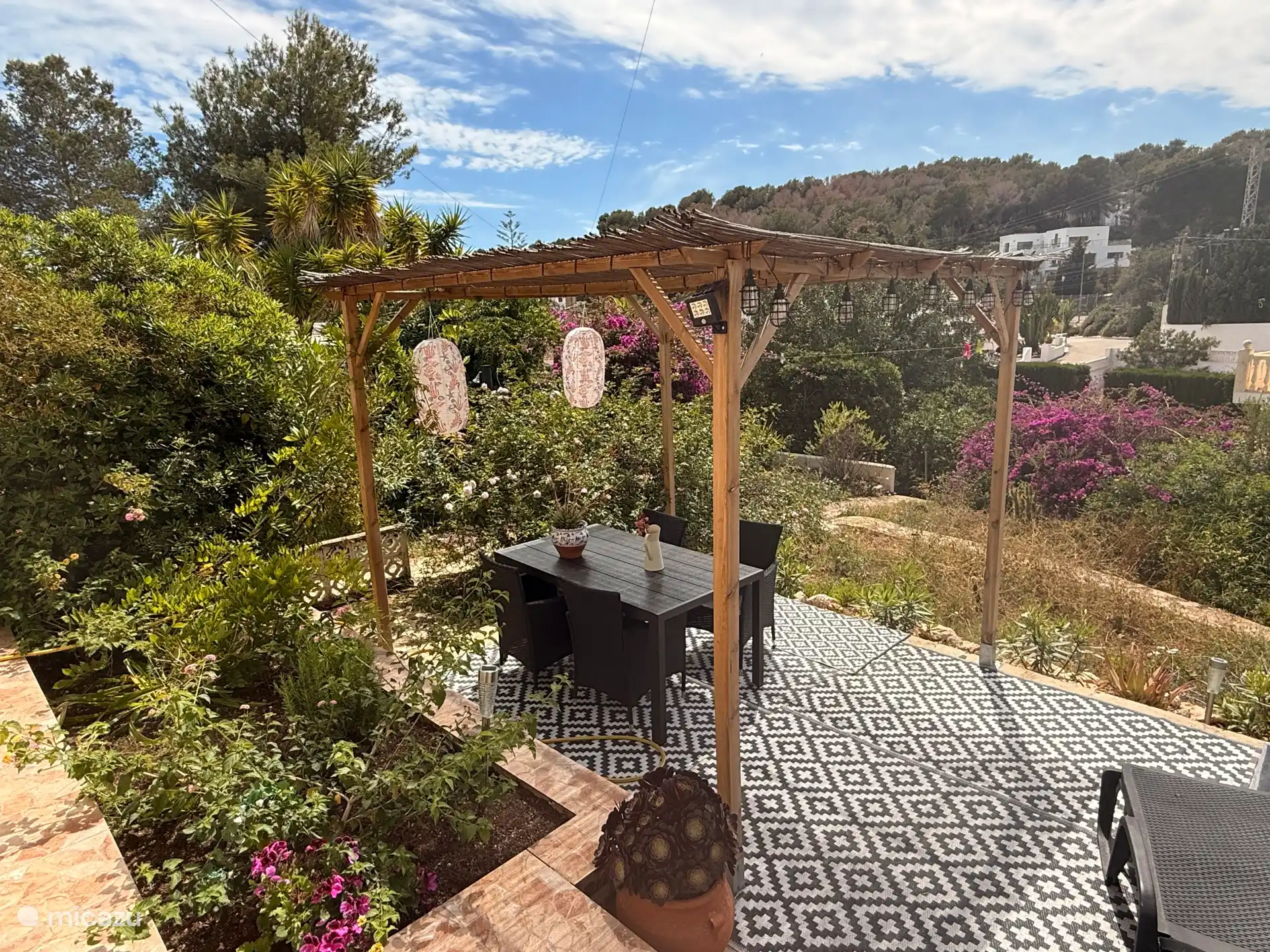 Tuin & pergola en ligbedden