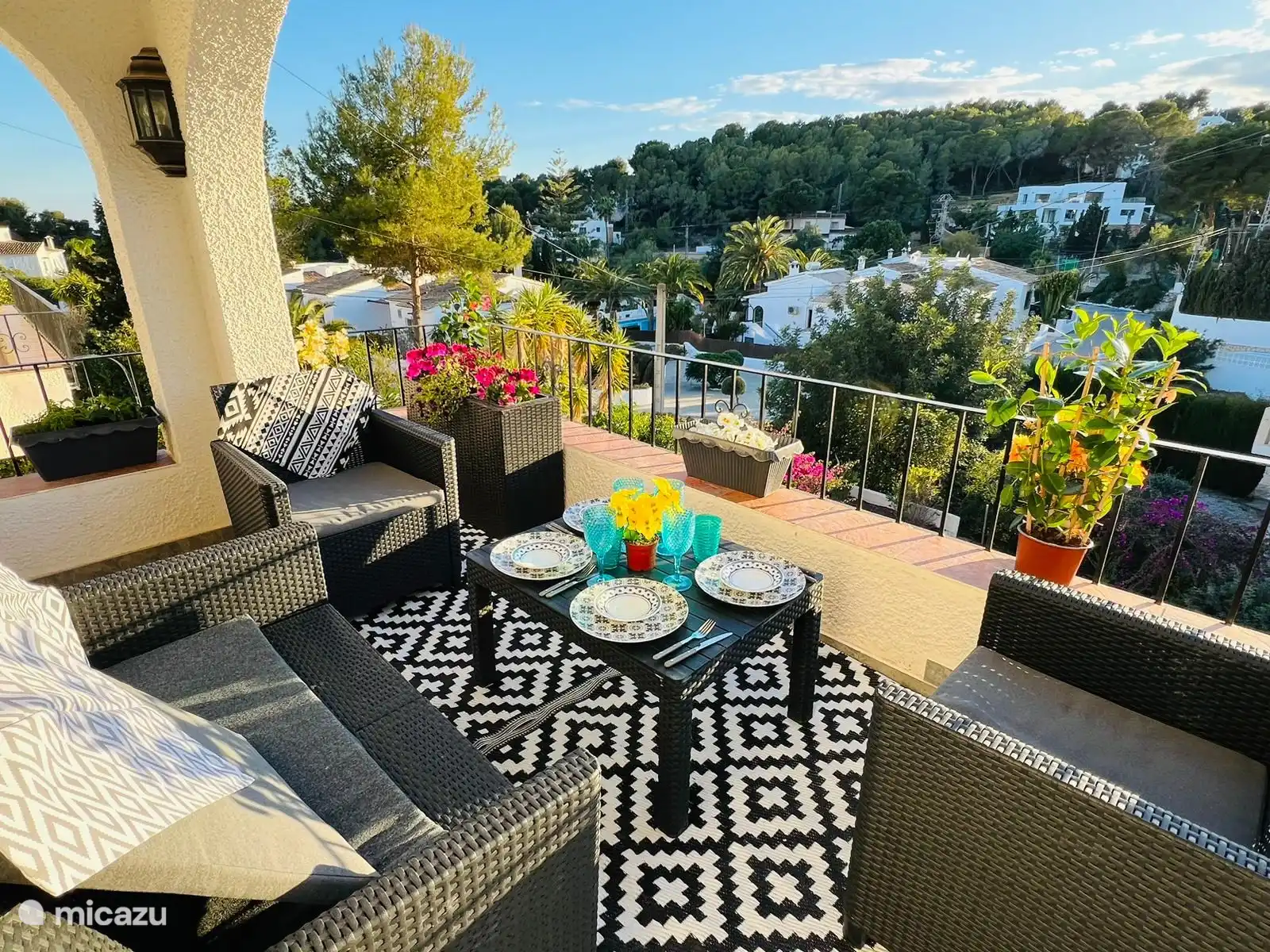 Terras met met prachtig uitzicht over de mooie vallei van El Portet.