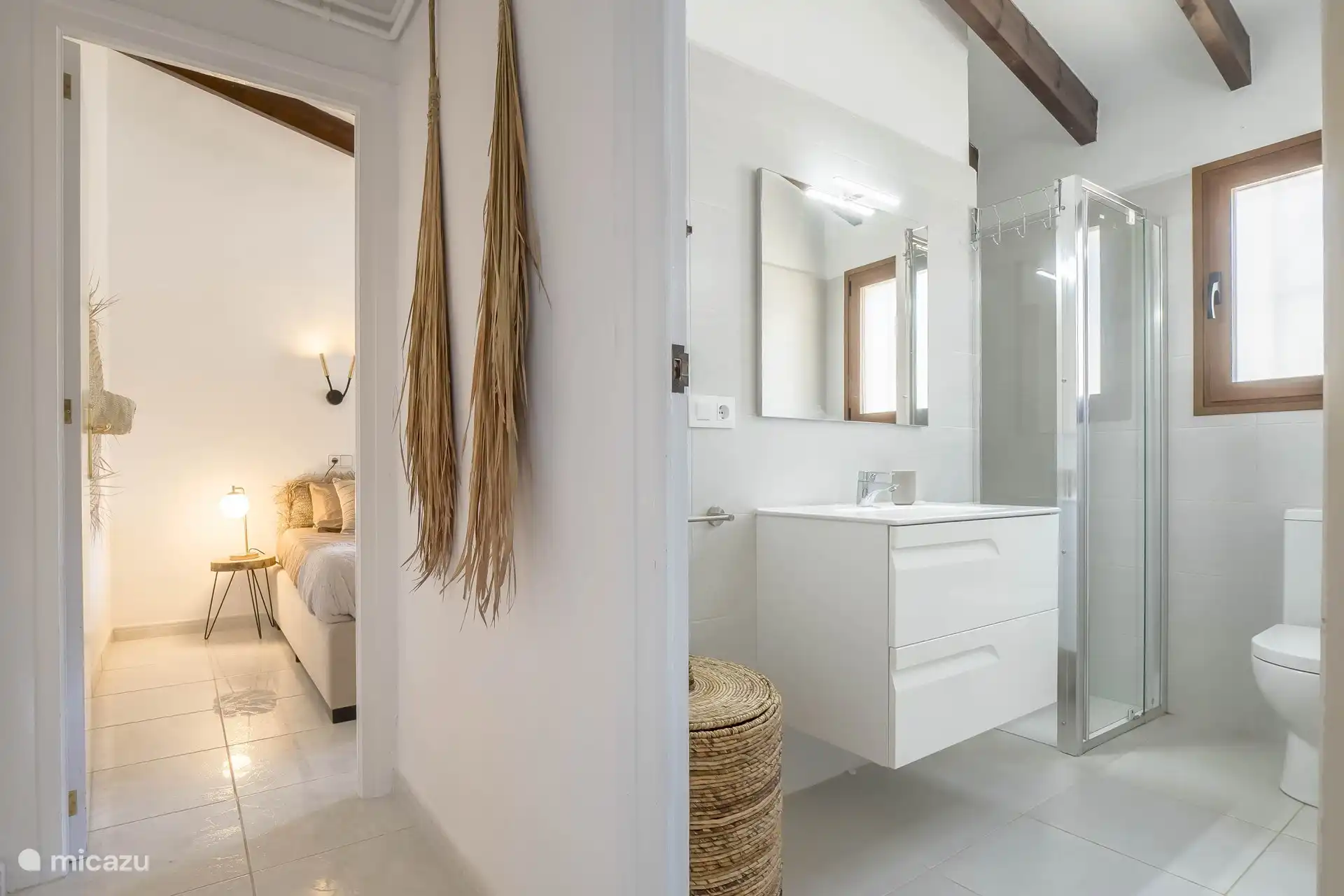 Flur zu Schlafzimmer 2 und 3 mit Bad 