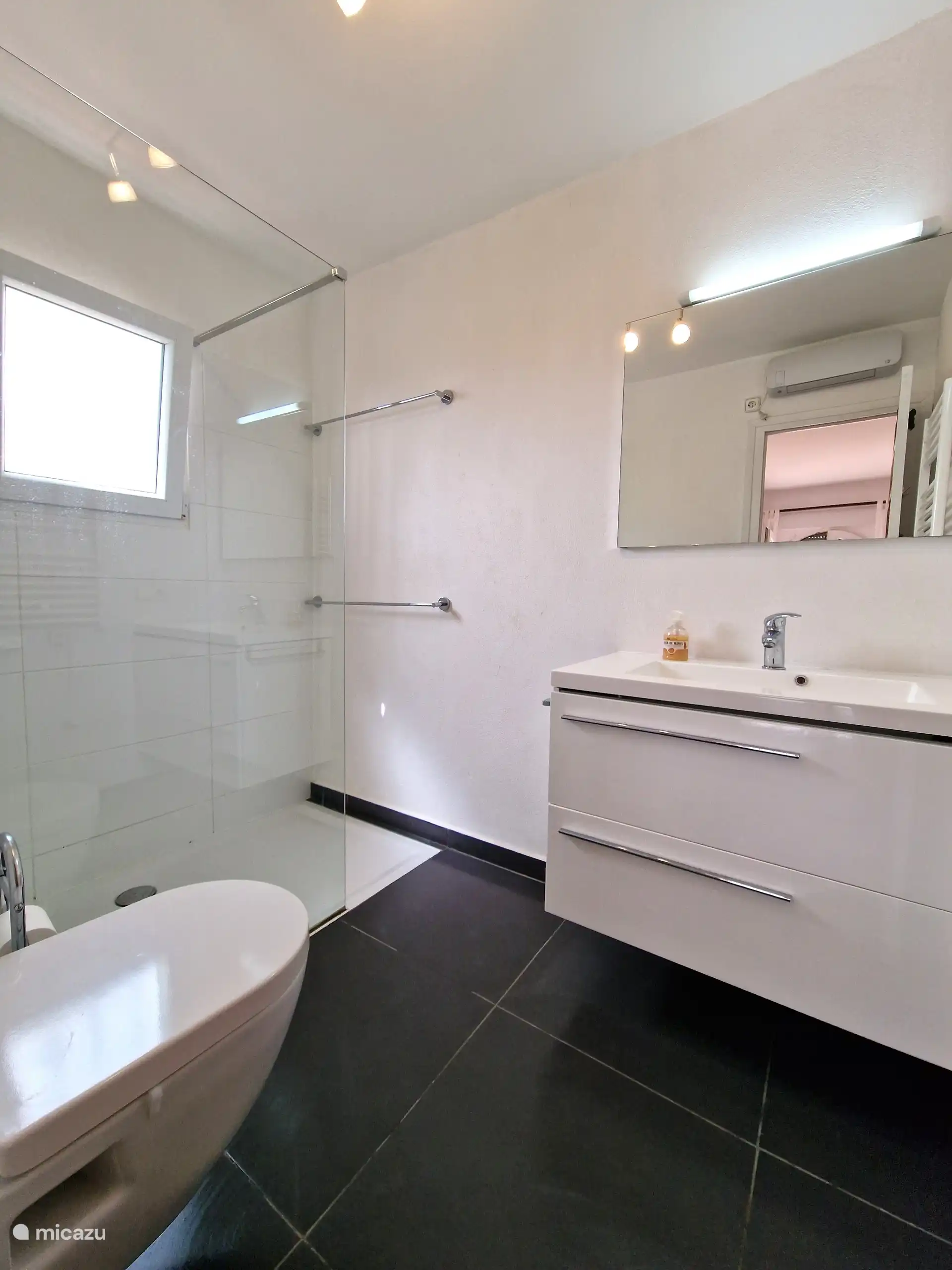 2. Bad en Suite (optional mit dem 3. Schlafzimmer buchbar)