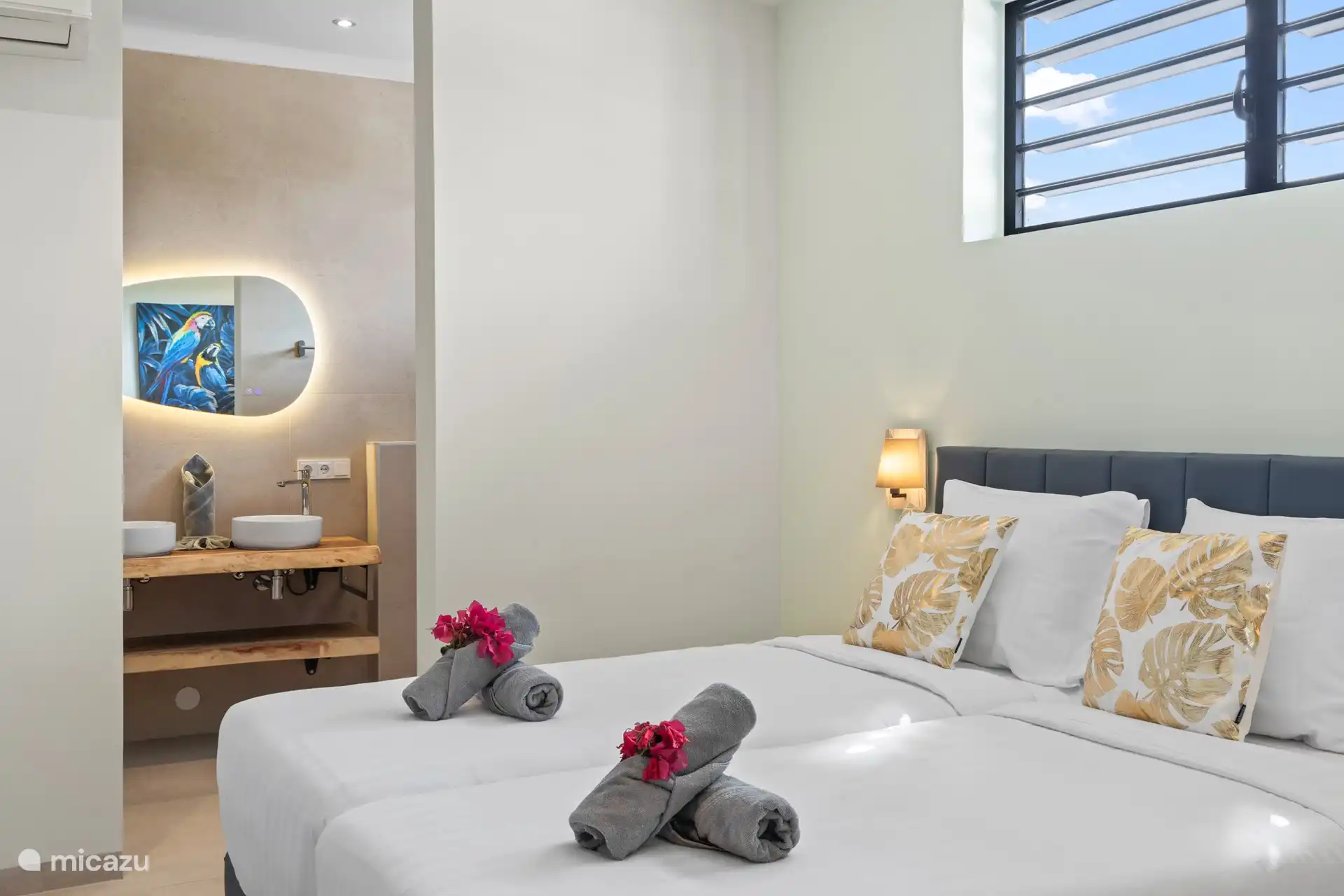 Bedrooms with private bathrooms!