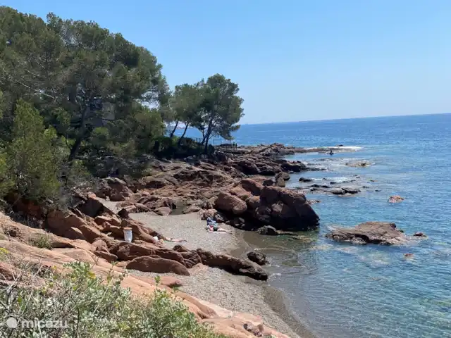 Location de Vacances France, Côte d'Azur, Saint-Paul-en-Forêt, maison de vacances - Villa Saint-Paul Une des plages près d'Agay