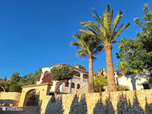 Villa avec piscine près de la mer et du golf | Espagne, Costa Blanca, Benissa - villa Vue depuis la rue calme