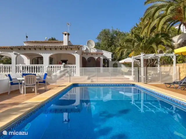 Villa avec piscine près de la mer et du golf | Espagne, Costa Blanca, Benissa - villa La piscine peut être fermée avec une barrière de sécurité (merci de l’indiquer à l’avance pour que nous puissions l’installer)