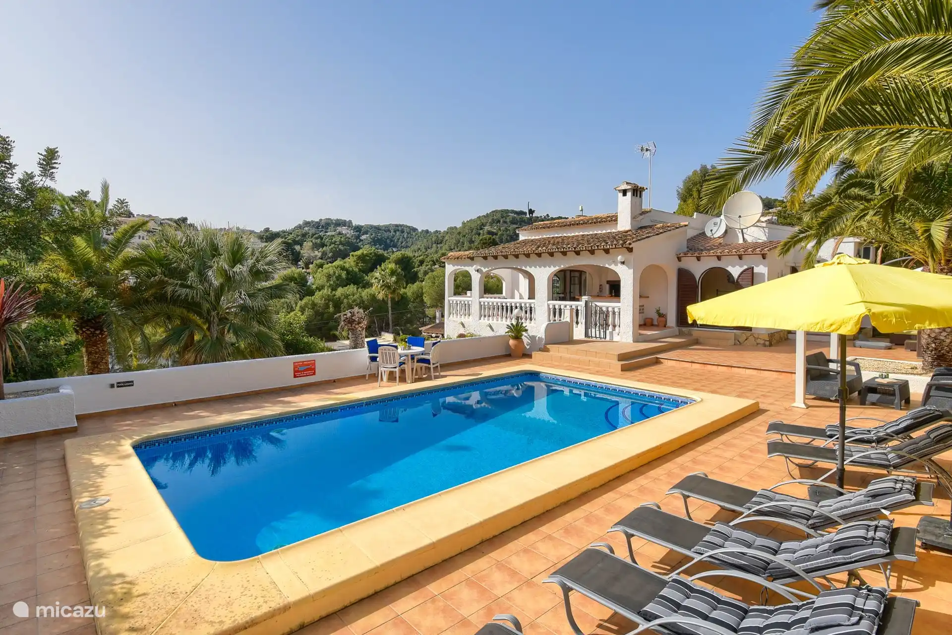 Sonnenliegen / Sonnenliegen am Pool, 