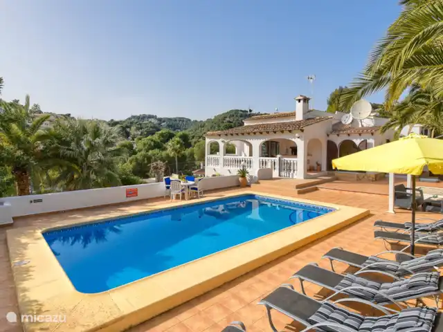 Villa avec piscine près de la mer et du golf | Espagne, Costa Blanca, Benissa - villa Transats / transats au bord de la piscine,