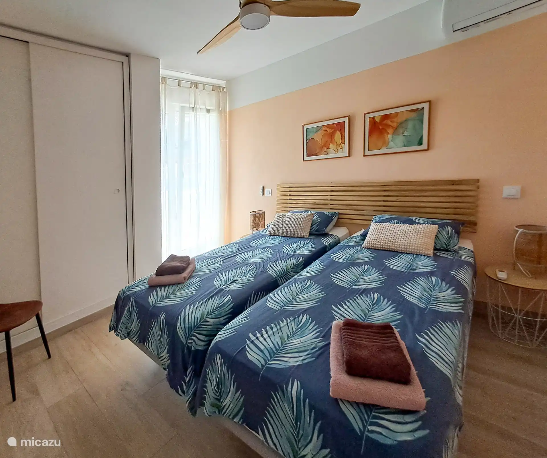 Dormitorio con 2 camas individuales