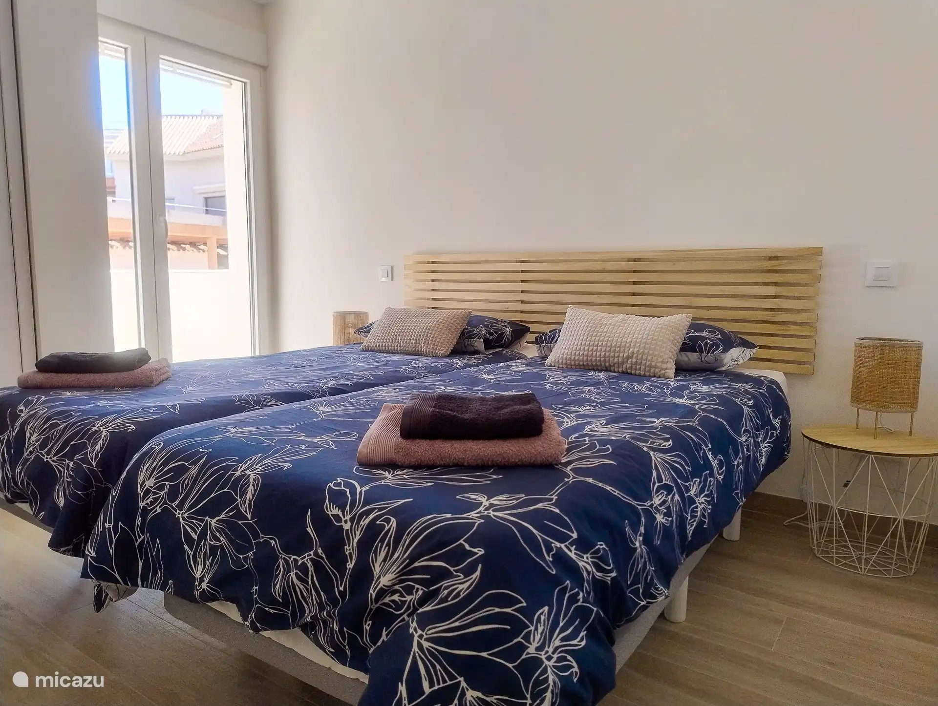 Chambre avec deux lits simples