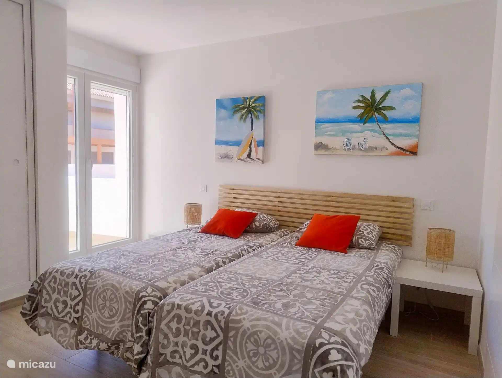 Chambre avec deux lits simples