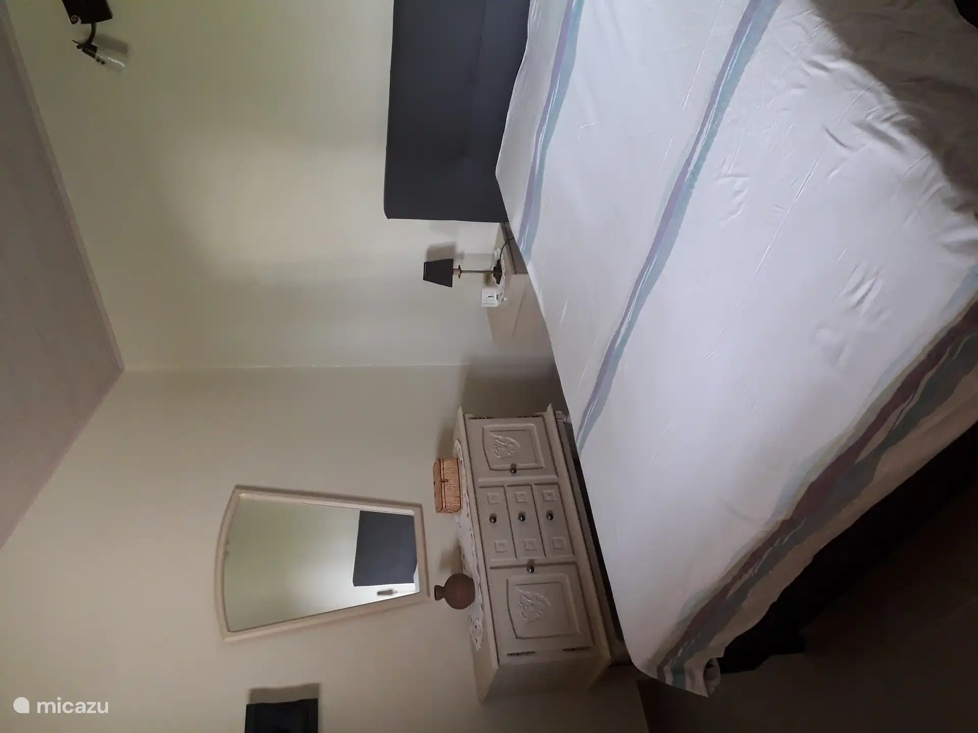 chambre du rez-de-chaussée