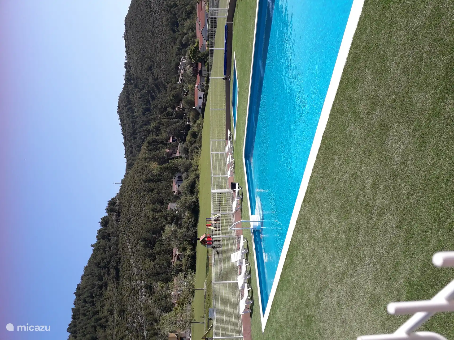 Piscine générale avec bassin pour enfants