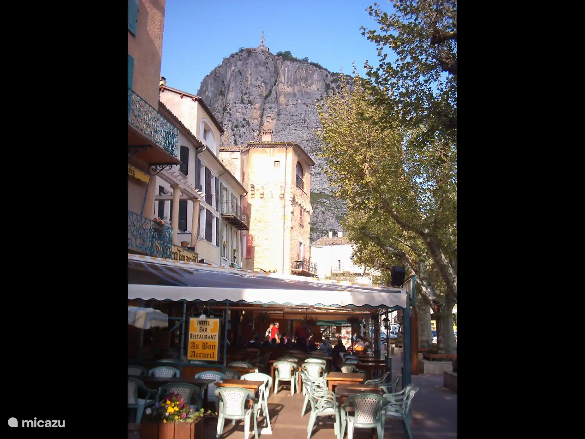 Les terrasses au centre de Castellane