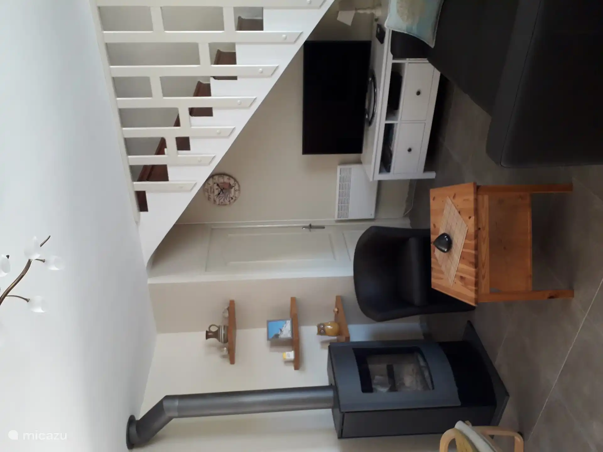 Coin salon avec télévision