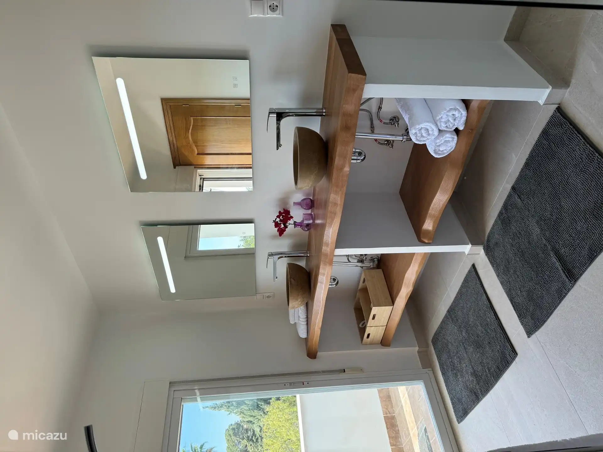 Badezimmer im Obergeschoss mit separater Toilette