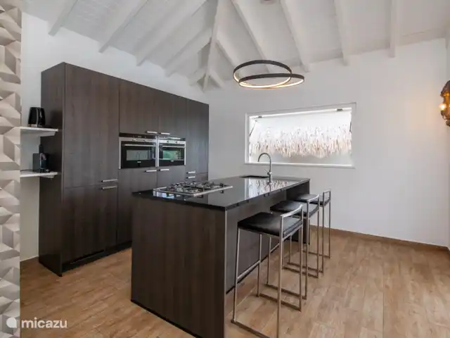 Location de Vacances Curaçao, Banda Ariba (est), Vista Royal, appartement - Villa Fortuna Cuisine avec îlot de cuisson