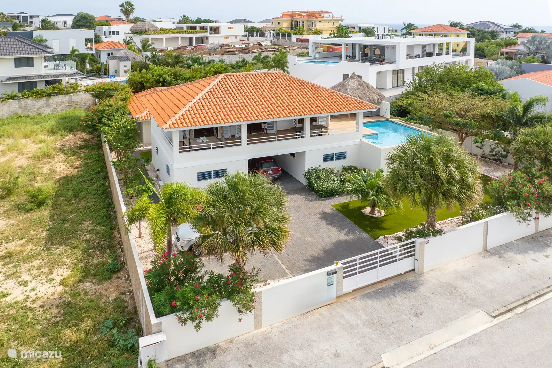 Luxury 6 person villa on a large plot