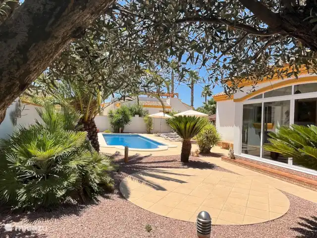 Location de Vacances Espagne, Costa Blanca, Hondón de las Nieves, villa - Casa Jeta Une belle vue sur le jardin avec beaucoup d’intimité.