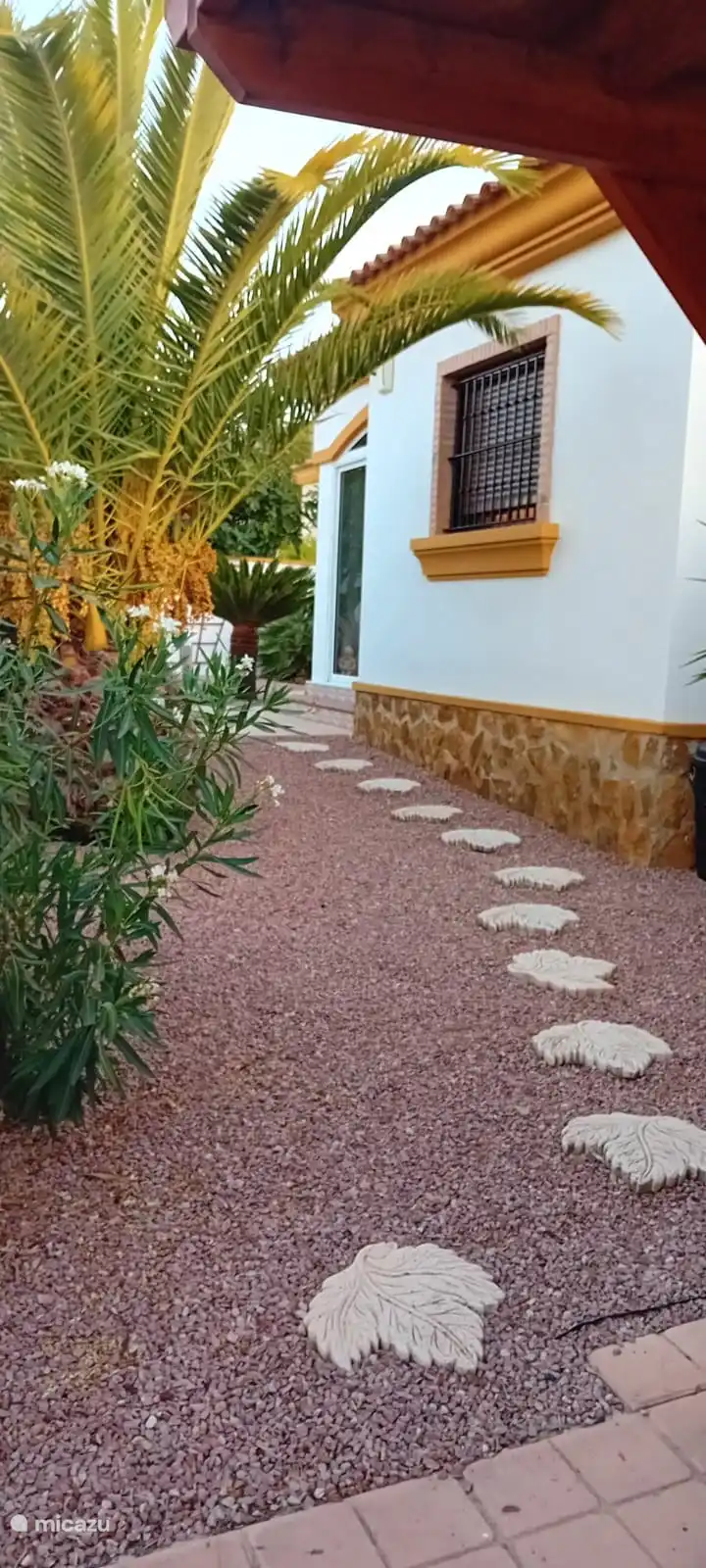Path from the carport to Casa Jeta.