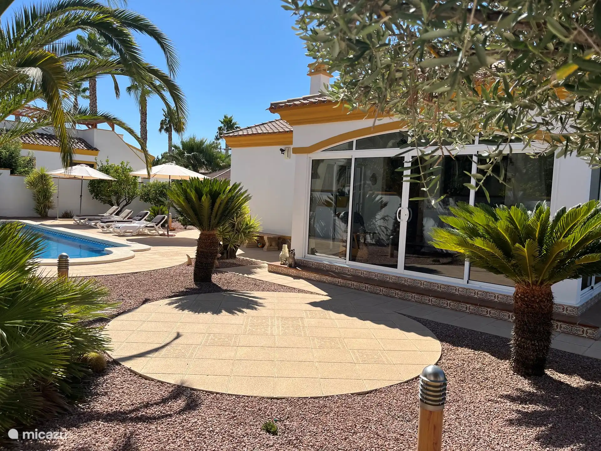 Casa Jeta! Surrounded by a beautiful garden, containing various beautiful plants and shrubs. Several terraces, an outdoor kitchen and lots of privacy.