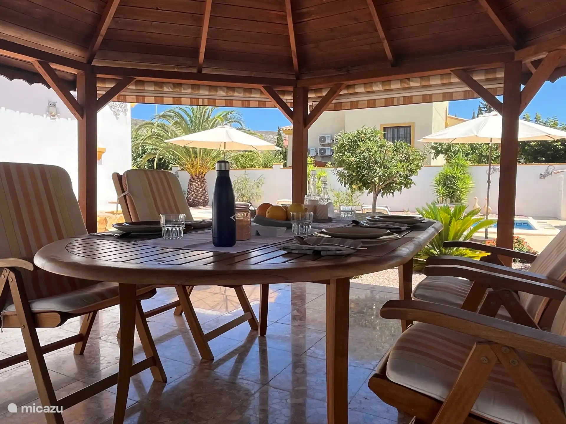 Enjoy a delicious dinner under the pergola!