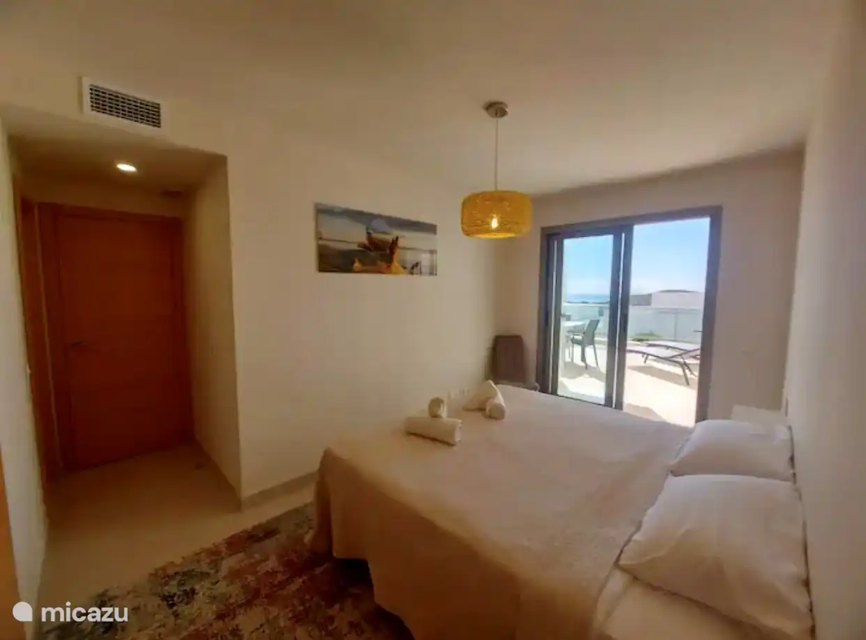 Schlafzimmer 1
Kingsize-Bett 180 x 190