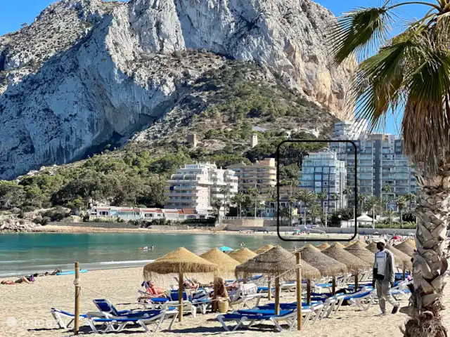Casa Limonio de Mar | Espagne, Costa Blanca, Calpe - appartement N’est-ce pas beau, une si belle plage en face de votre trottoir ! Voyez-vous notre bâtiment ? ;-)