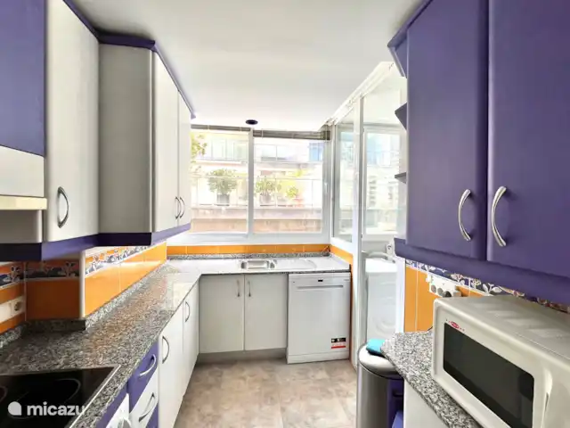 Casa Limonio de Mar | Espagne, Costa Blanca, Calpe - appartement Cuisine entièrement équipée avec lave-vaisselle, four, micro-ondes, cafetière, machine Nespresso et réfrigérateur avec compartiment congélateur