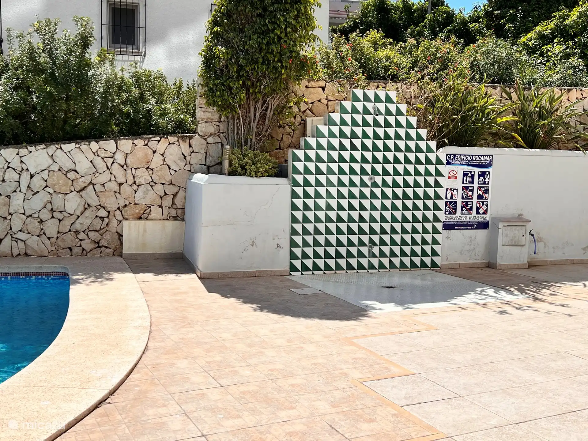 Außendusche! Auf diese Weise können Sie den Sand des Strandes draußen lassen! ;-)