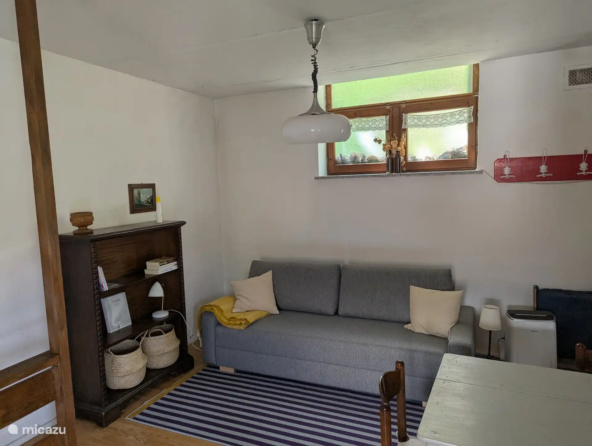 uitrekbare slaapbank in woonkamer