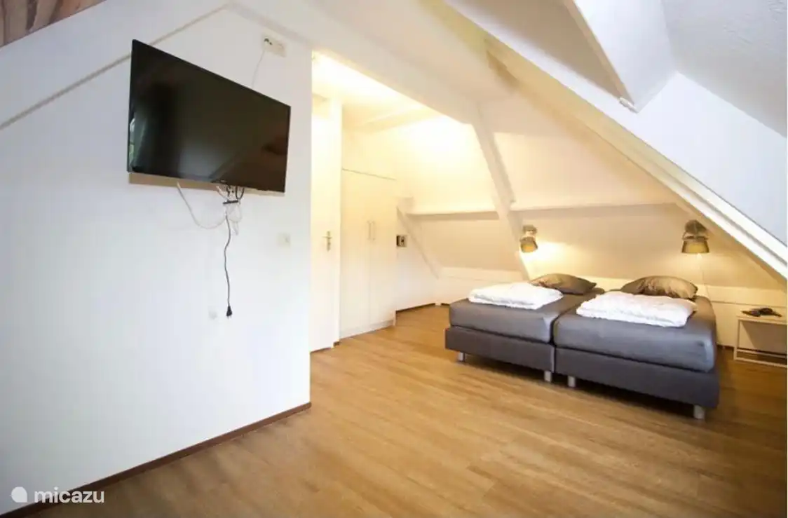 Schlafzimmer 2 Personen seitlich