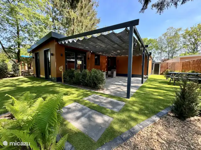 Maison de la Nature Dennenzicht - @Veluwe | Pays-Bas, Gueldre, Wells - chalet Il existe une option pour déplier la toile d'ombrage.