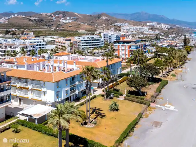 Seaflower Beachfront Apartment huren in Spanje, Costa del Sol, Torrox-Costa - appartement Luchtfoto van gebouw en strand