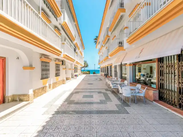 Seaflower Beachfront Apartment huren in Spanje, Costa del Sol, Torrox-Costa - appartement Straatje zijkant