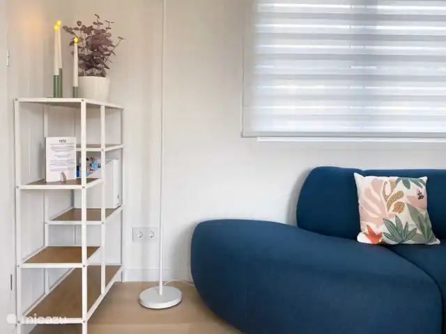 Sralreiger Chalet-lodge avec climatisation | Pays-Bas, Frise, Grouw - chalet Coin salon avec placard ouvert pratique
