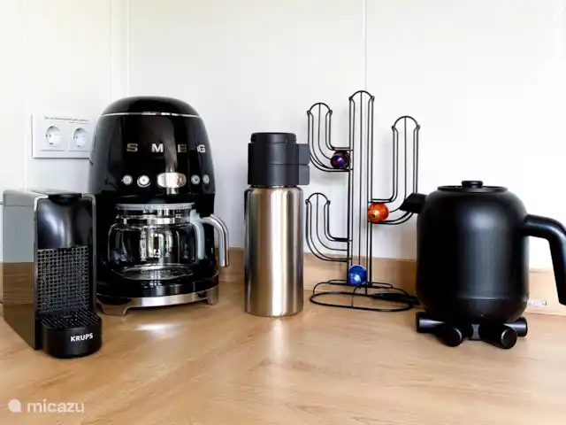 Sralreiger Chalet-lodge avec climatisation | Pays-Bas, Frise, Grouw - chalet Les installations pour le café et le thé. C’est aussi un thermos pratique pour le café sur le pouce !