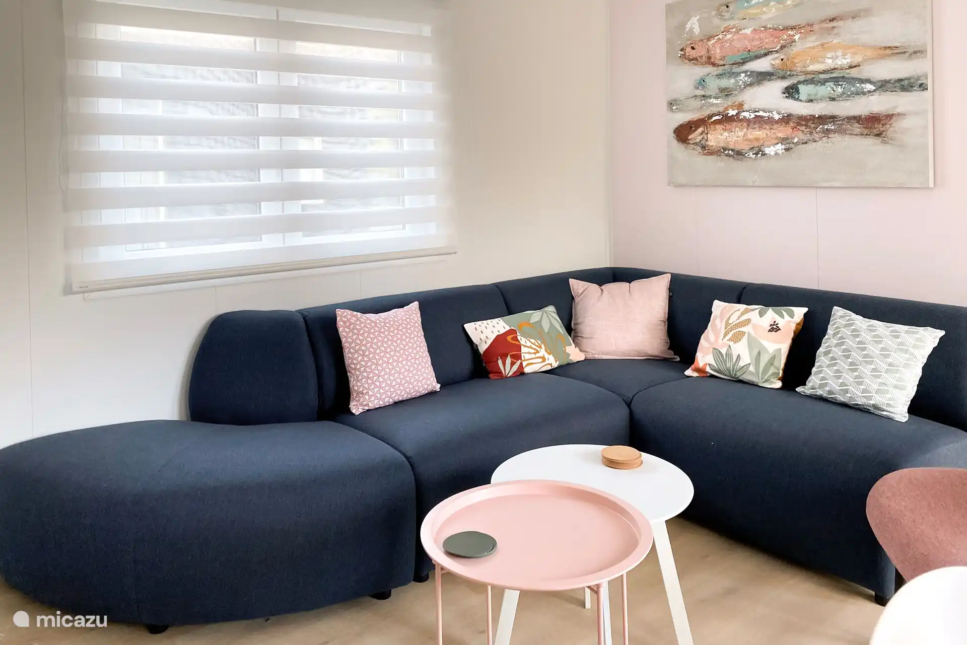 Modernes Loungesofa im Chalet de Ralreiger