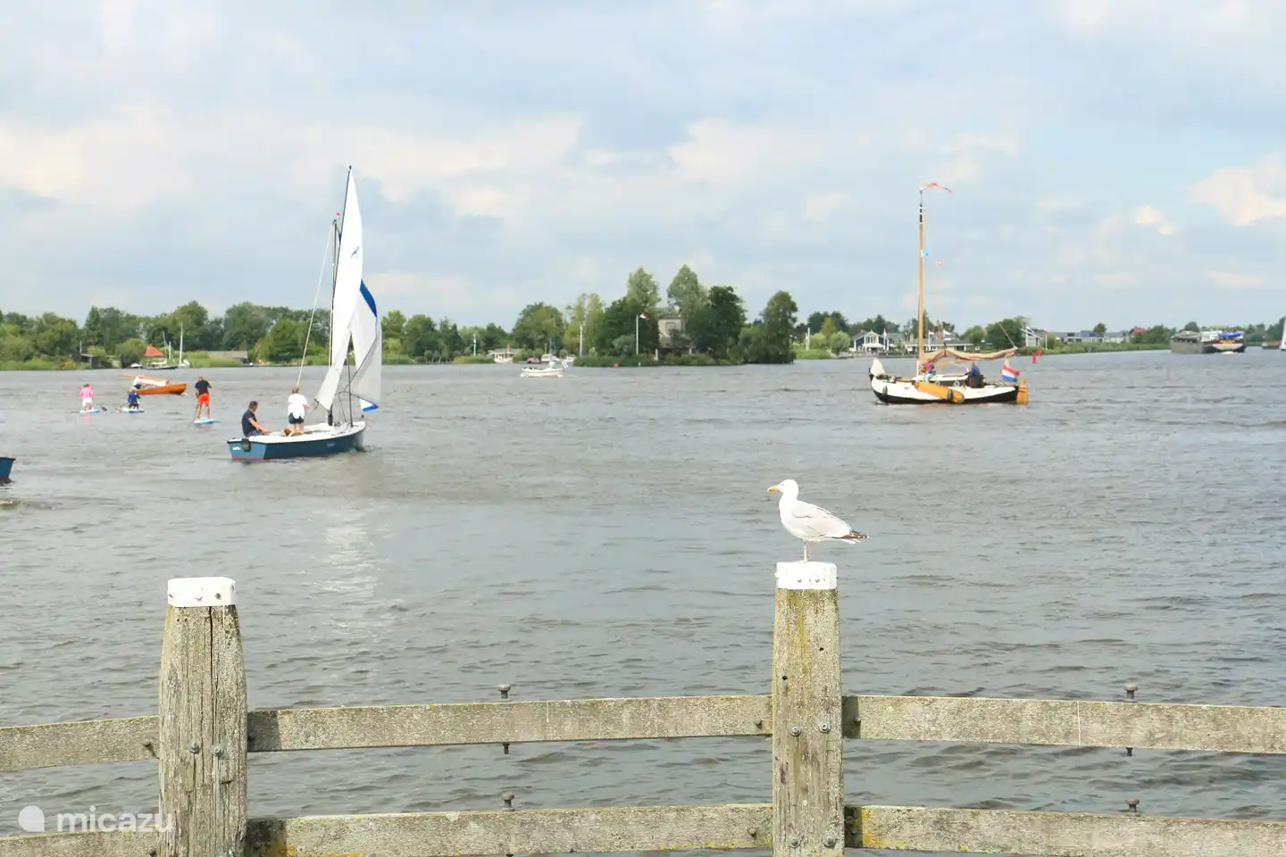 Das Pikmeer bei Grou. Wassersportarten wie Segeln, Surfen, Kanufahren, Jollensegeln, SUP-Pen