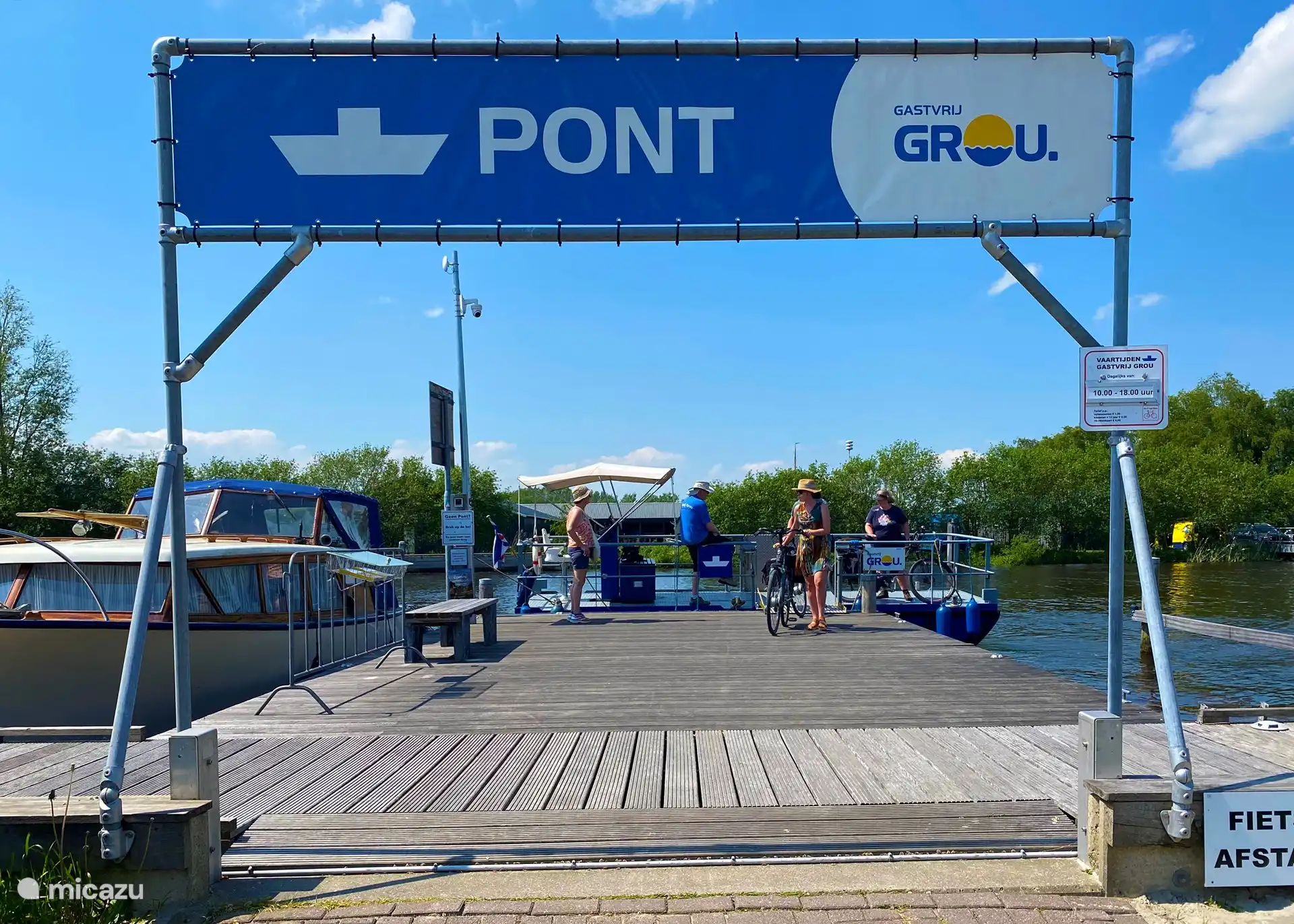 Sie können Grou bequem zu Fuß oder mit dem Fahrrad mit der Fähre erreichen
