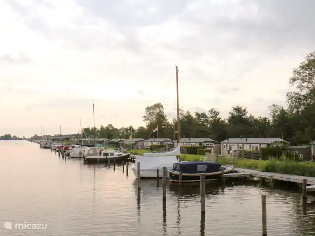 Sralreiger Chalet-lodge avec climatisation | Pays-Bas, Frise, Grouw - chalet Jetée promenade du parc aquatique Yn'e Lijte à Grou sur la Route du Mât Permanent. Ici vous pouvez nager ou pêcher