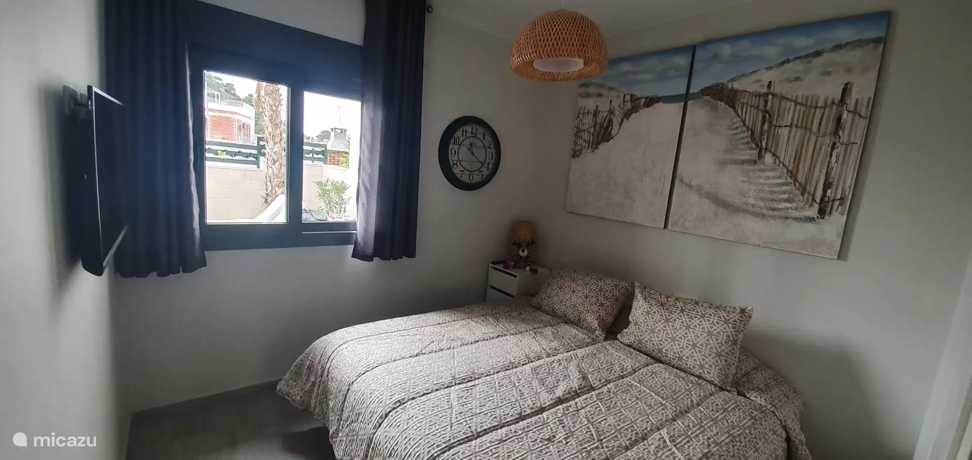 Segundo dormitorio con cama doble que se puede dividir