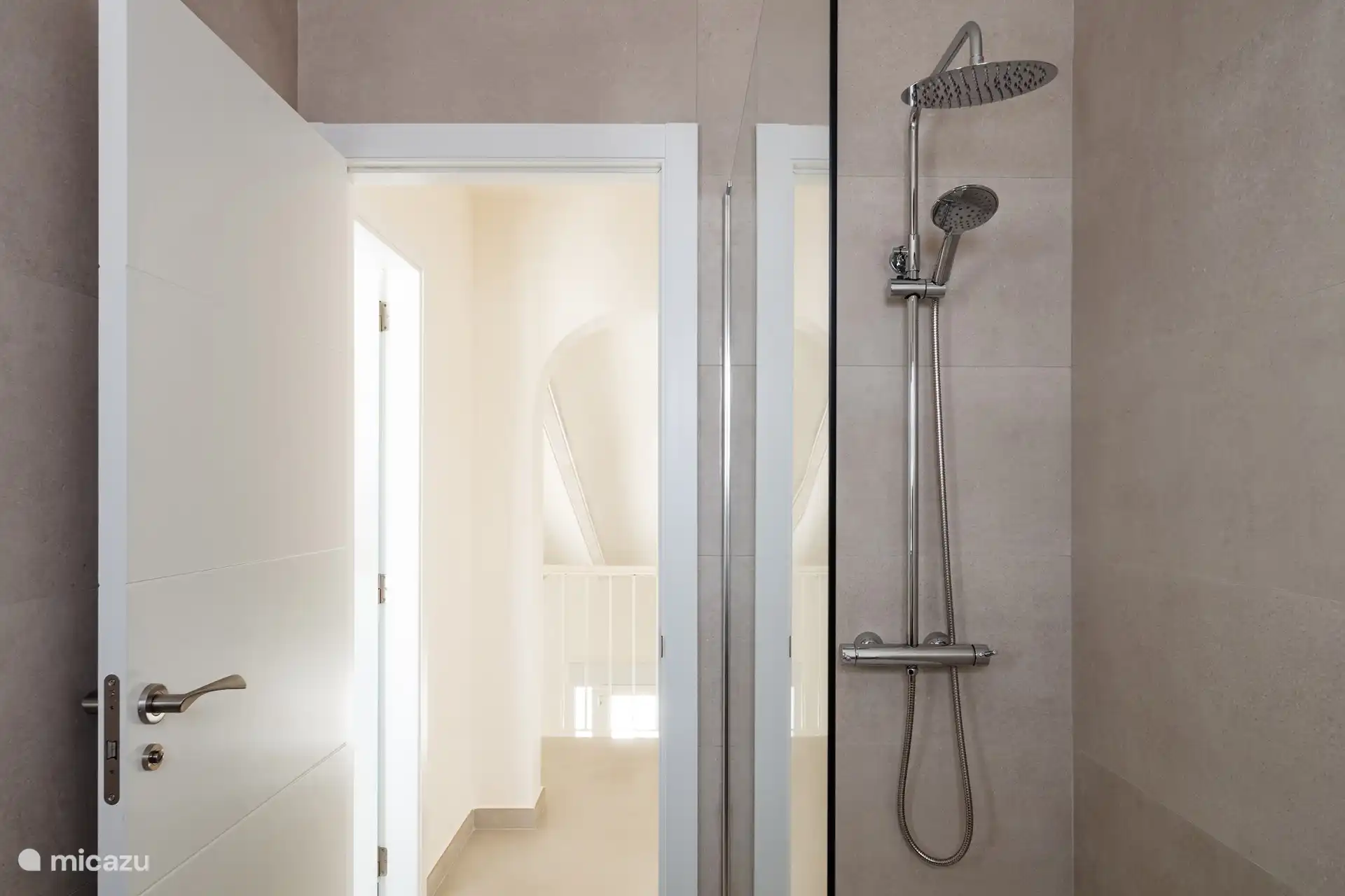 2 Badezimmer im zweiten Stock